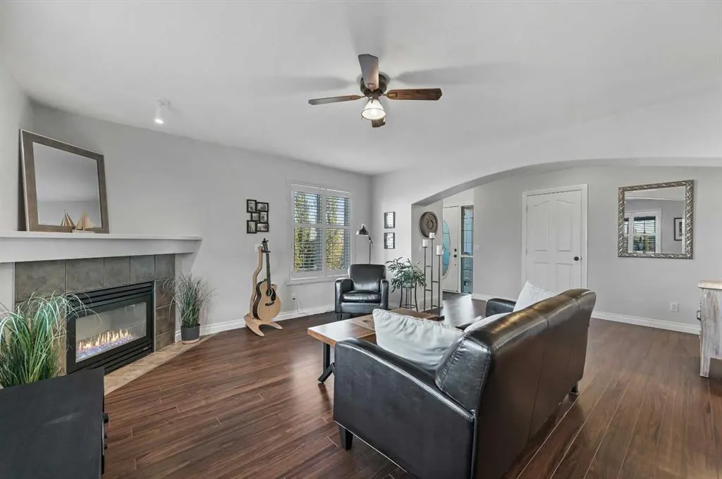 60 Canoe Cove SW