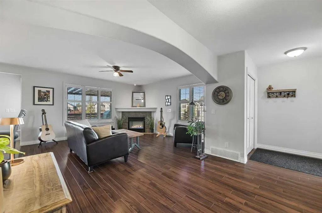 60 Canoe Cove SW