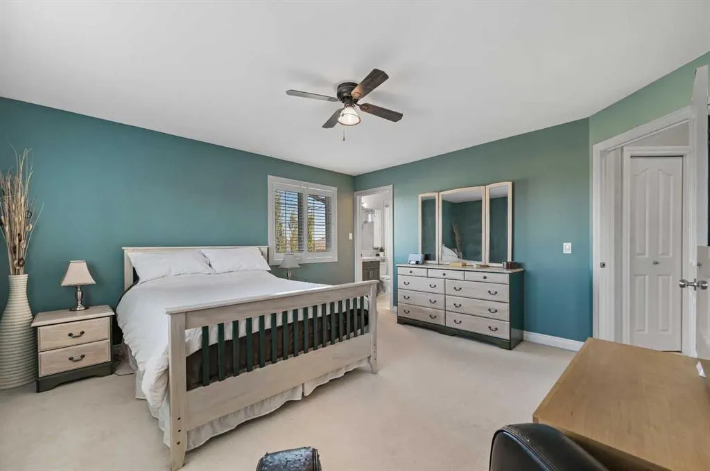 60 Canoe Cove SW