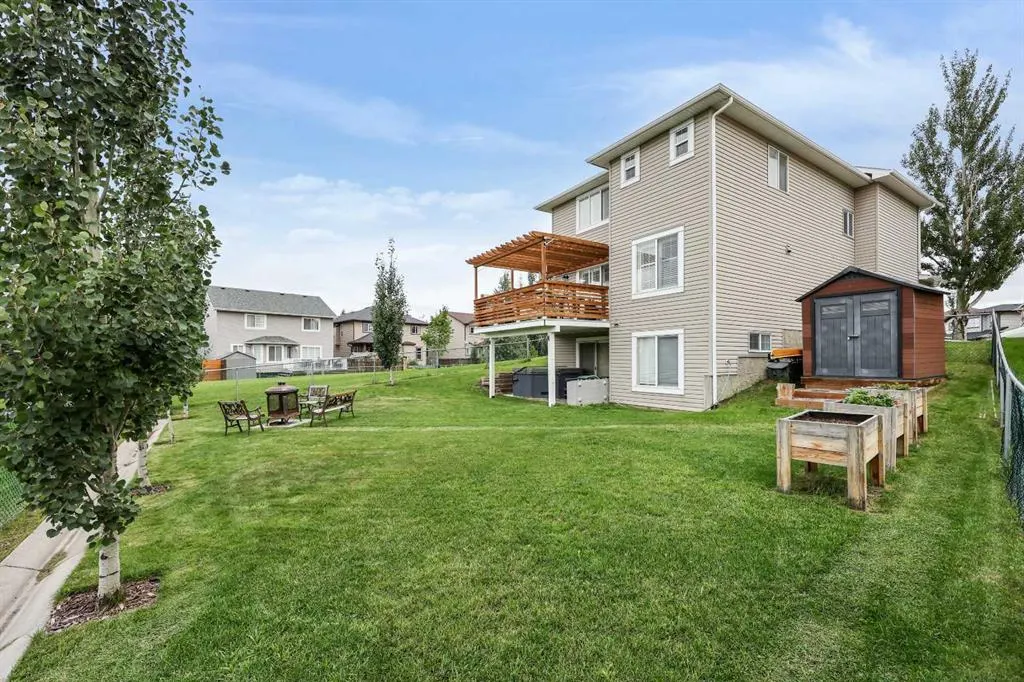 60 Canoe Cove SW