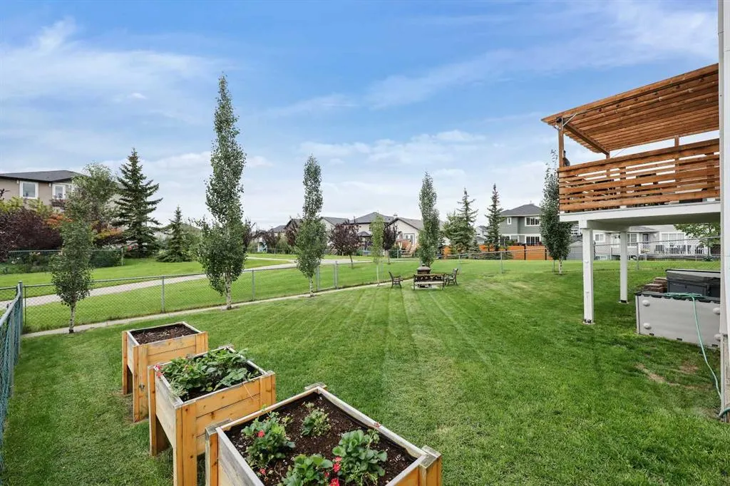 60 Canoe Cove SW