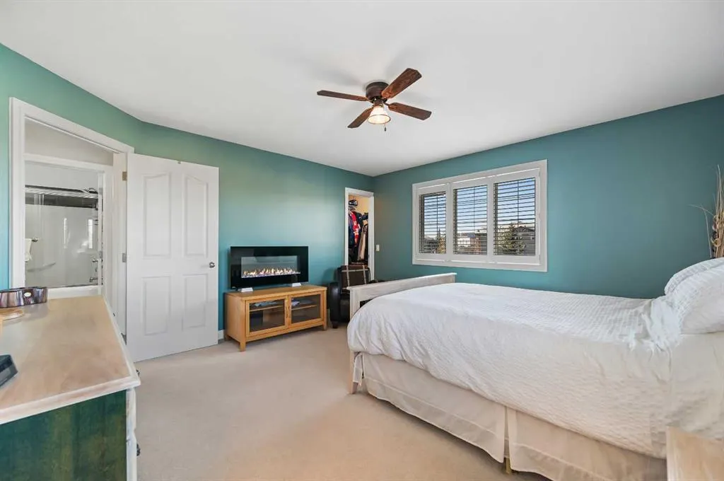 60 Canoe Cove SW