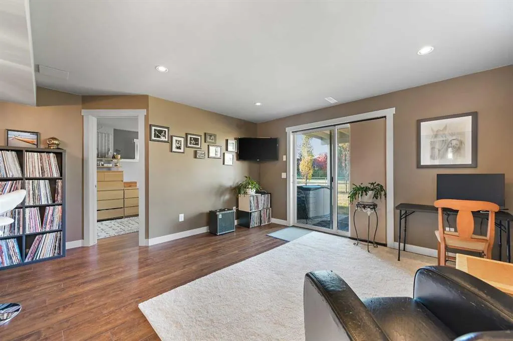 60 Canoe Cove SW