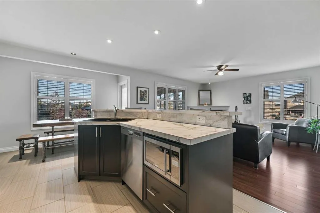 60 Canoe Cove SW
