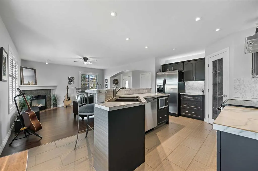 60 Canoe Cove SW
