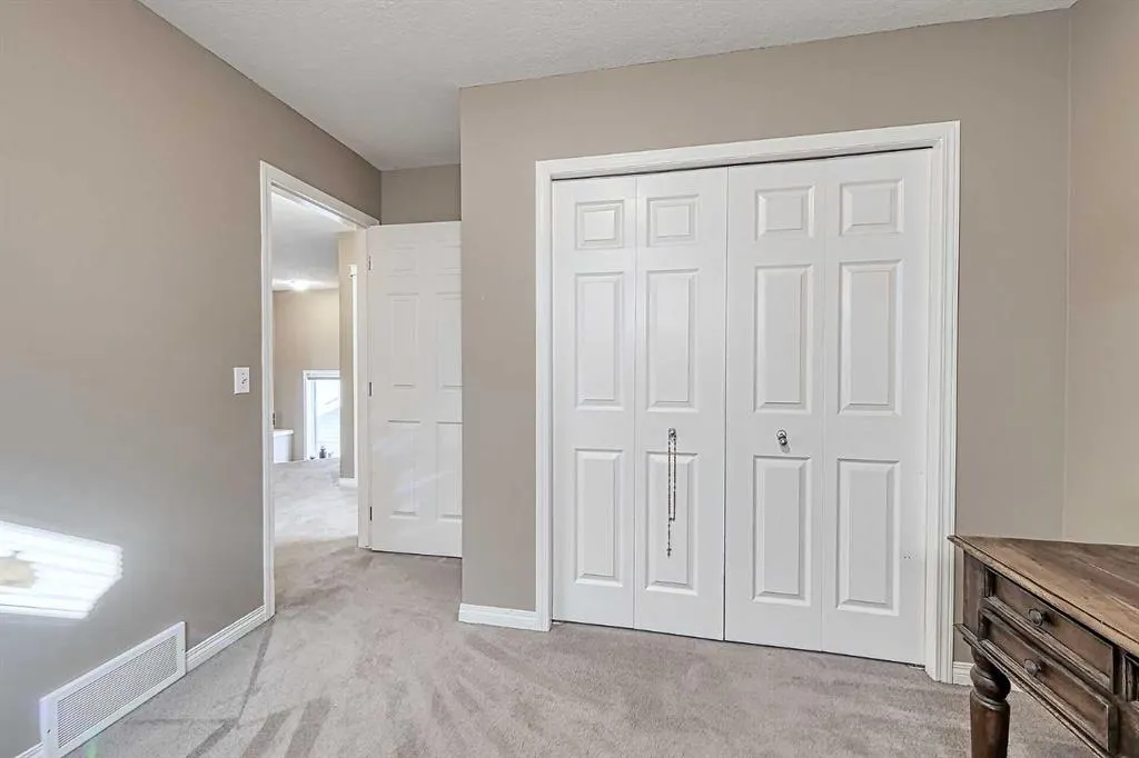 73 Everwoods Road SW