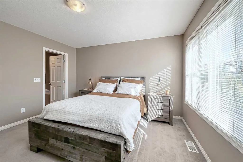 73 Everwoods Road SW