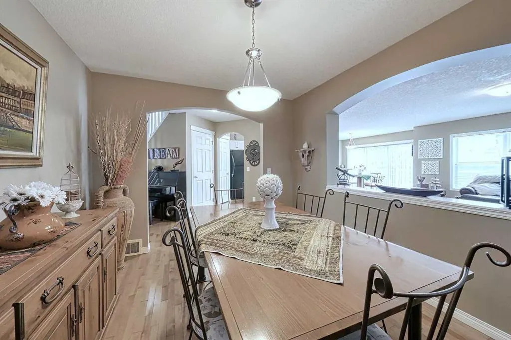 73 Everwoods Road SW