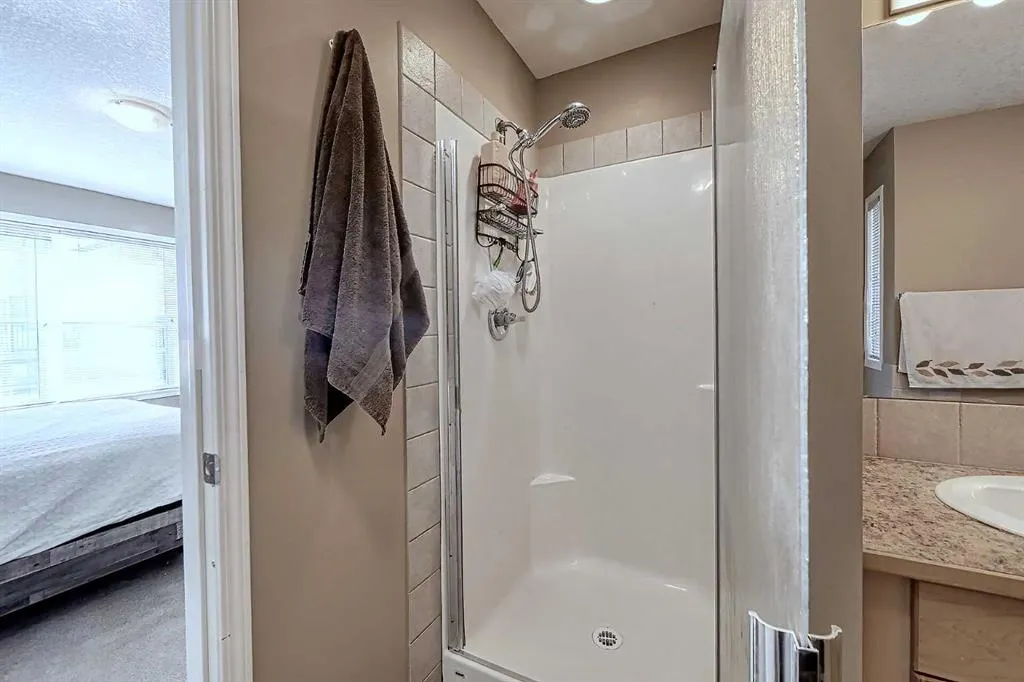 73 Everwoods Road SW