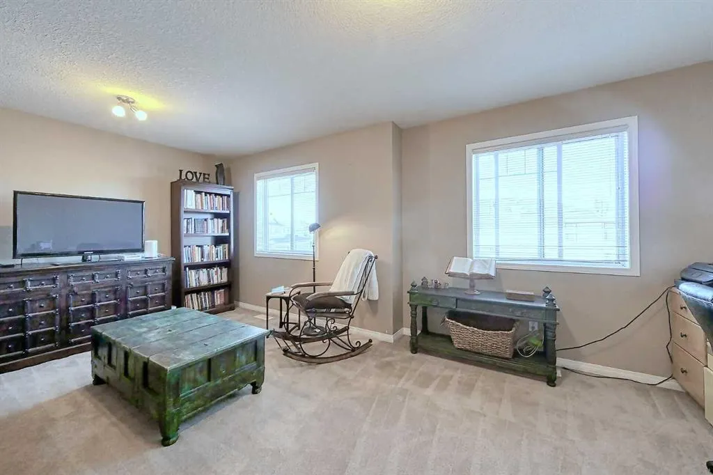 73 Everwoods Road SW