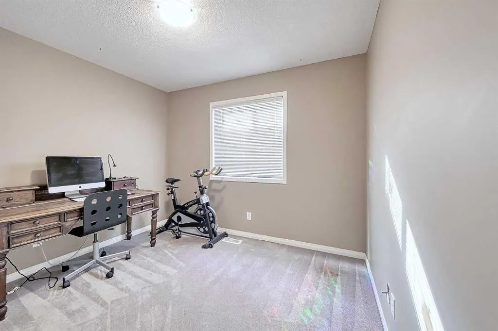 73 Everwoods Road SW