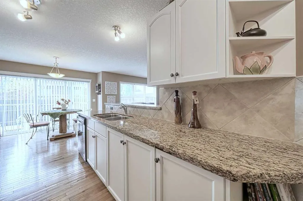 73 Everwoods Road SW