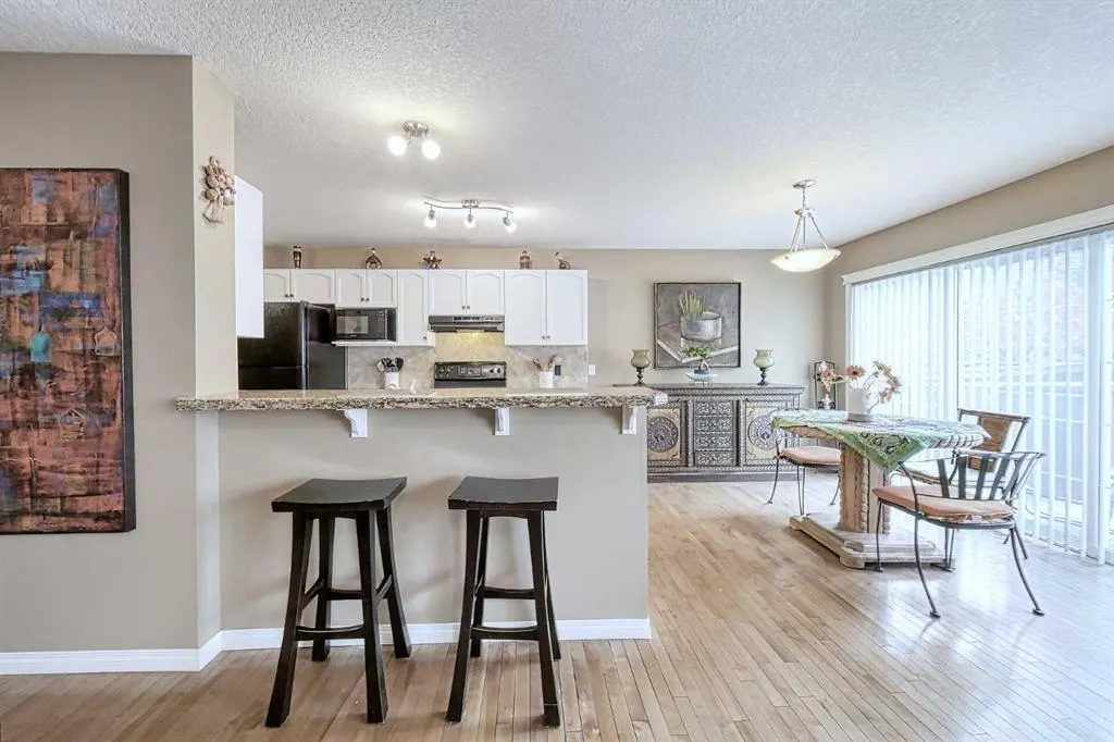 73 Everwoods Road SW