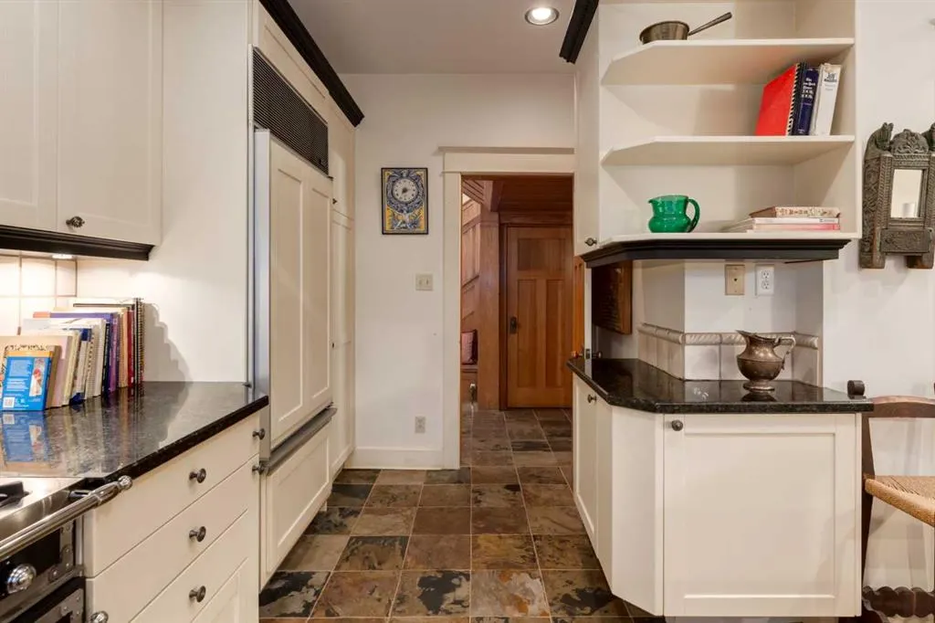 2209 Carleton Street SW