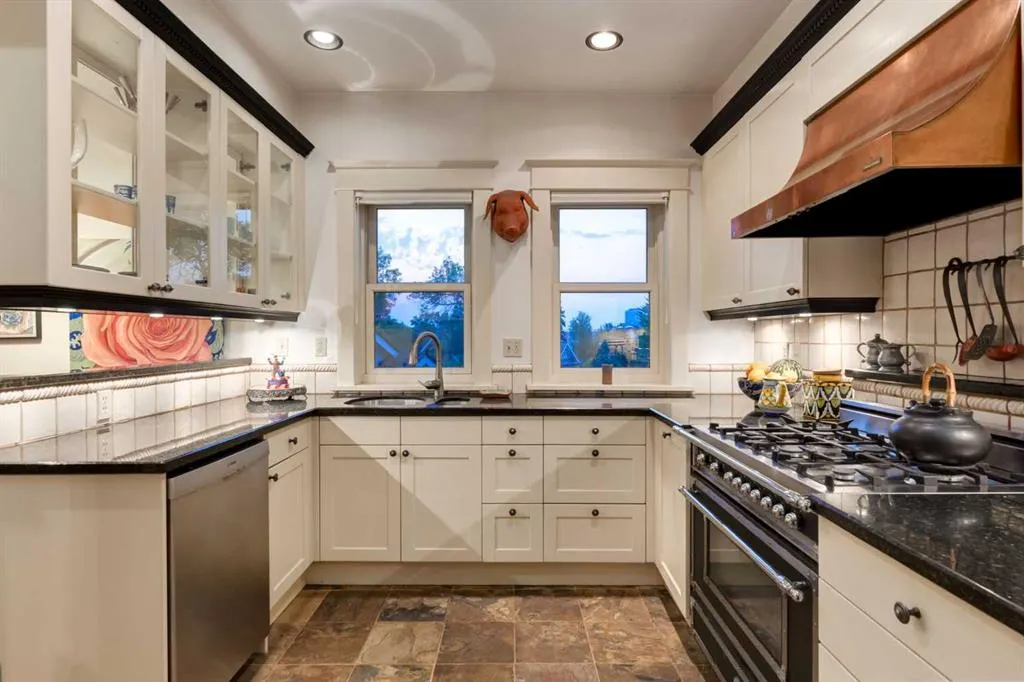 2209 Carleton Street SW