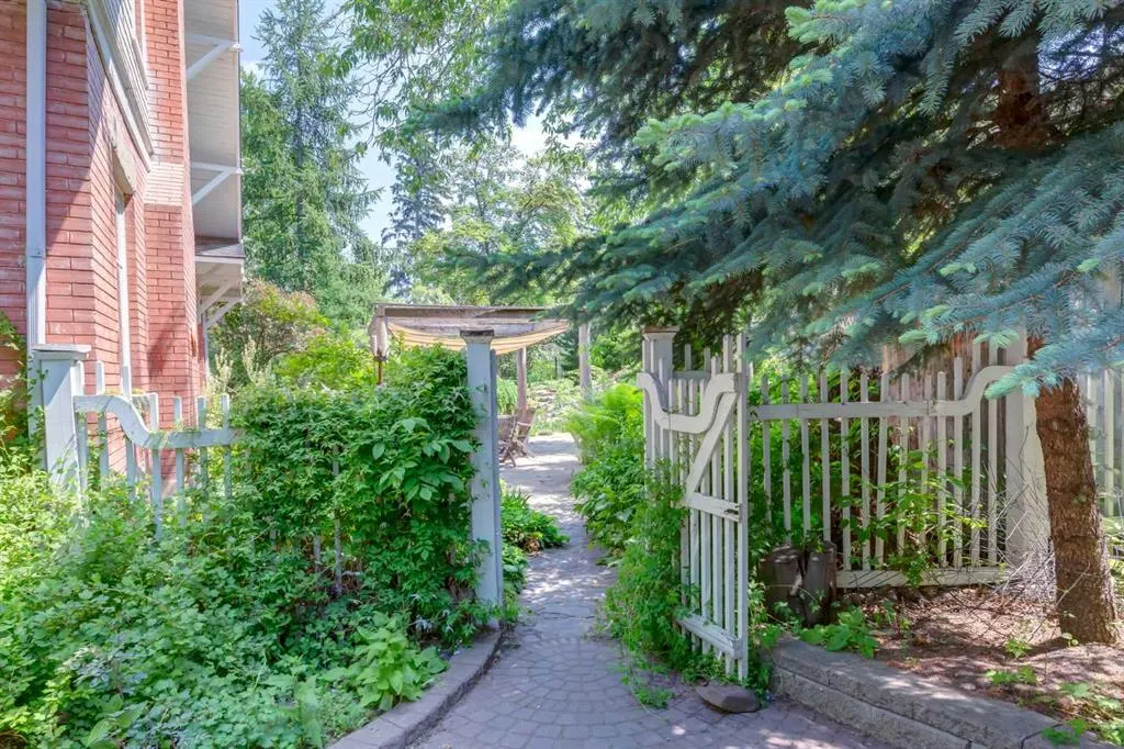 2209 Carleton Street SW