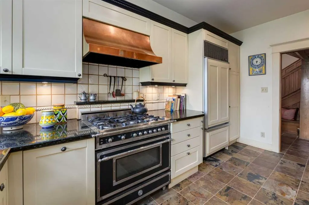 2209 Carleton Street SW