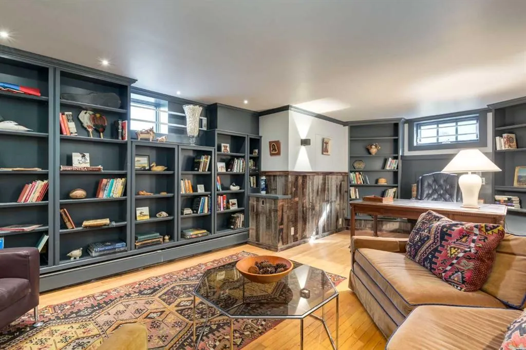 2209 Carleton Street SW