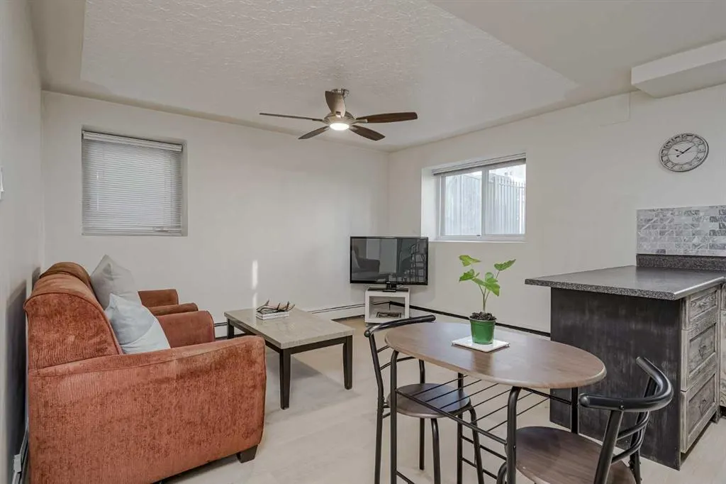 1027 Avenue SW, #101