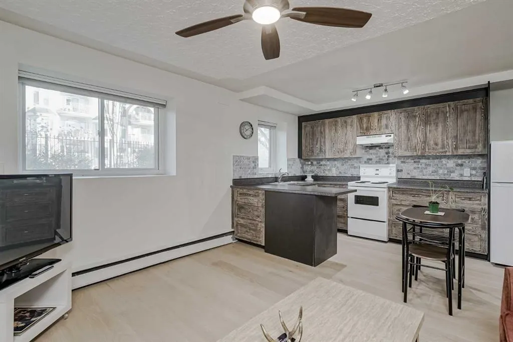 1027 Avenue SW, #101