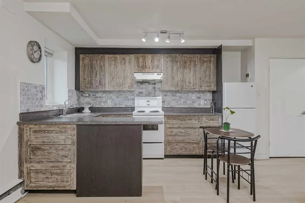 1027 Avenue SW, #101