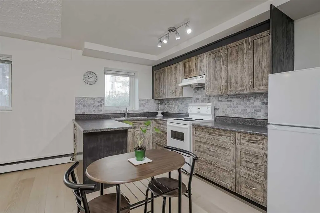 1027 Avenue SW, #101