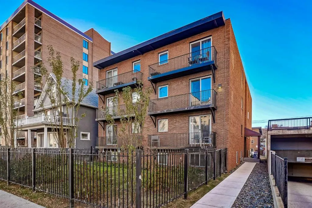 1027 Avenue SW, #101