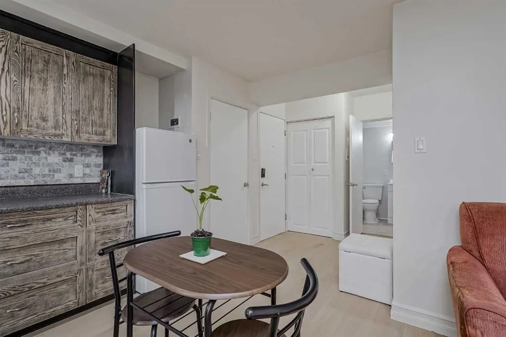 1027 Avenue SW, #101