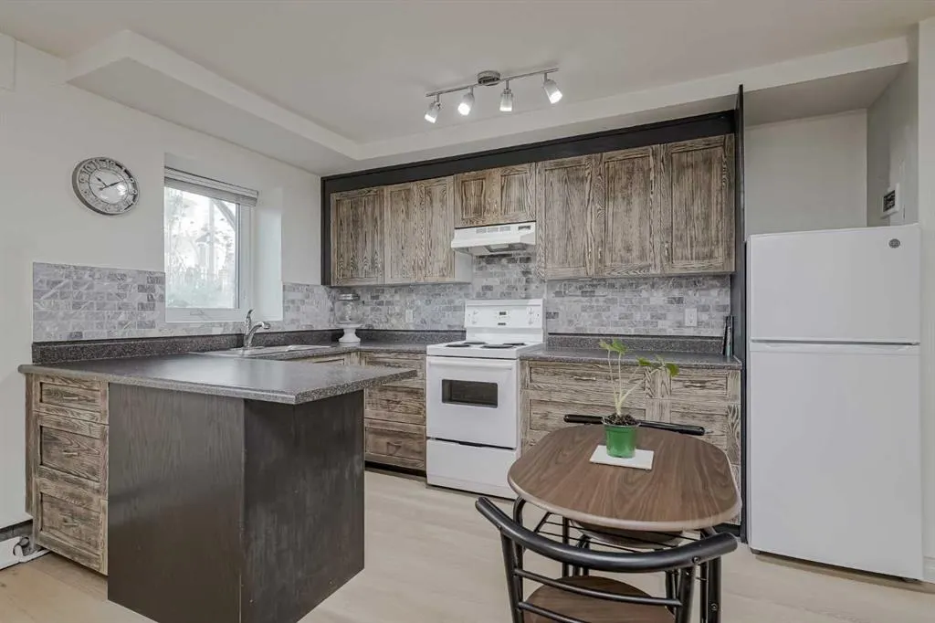 1027 Avenue SW, #101