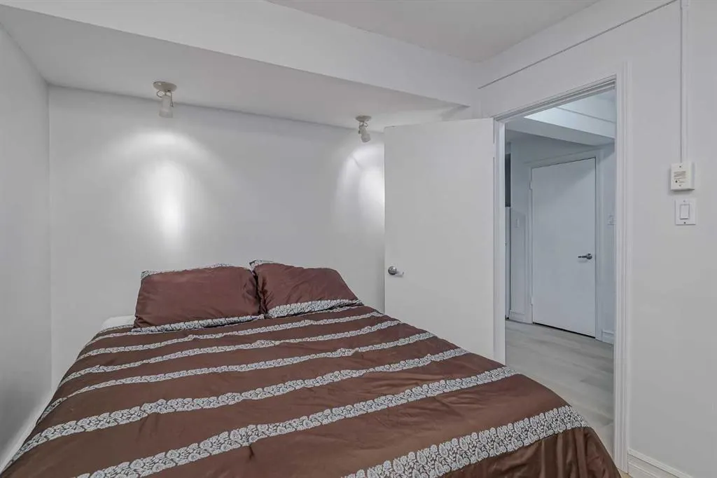 1027 Avenue SW, #101