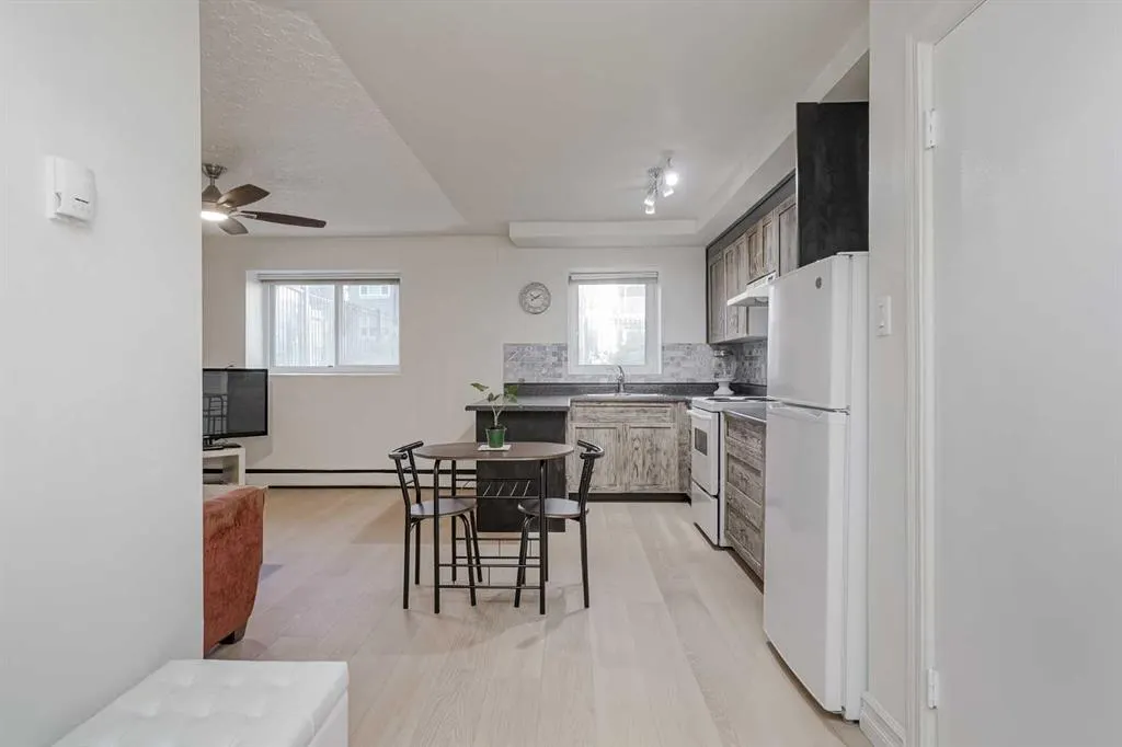 1027 Avenue SW, #101