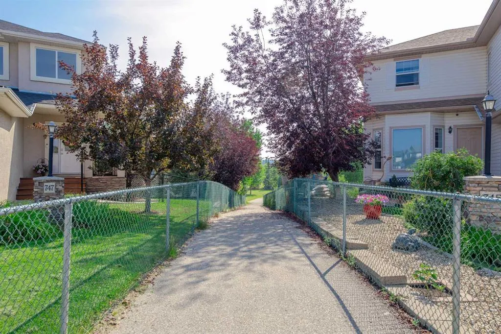754 Cimarron Close