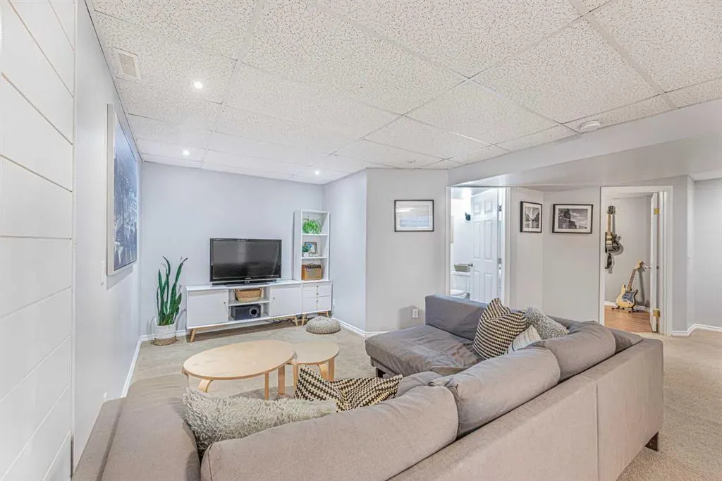 754 Cimarron Close