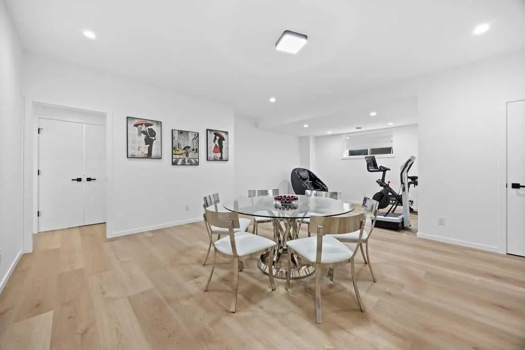 133 Glyde Park