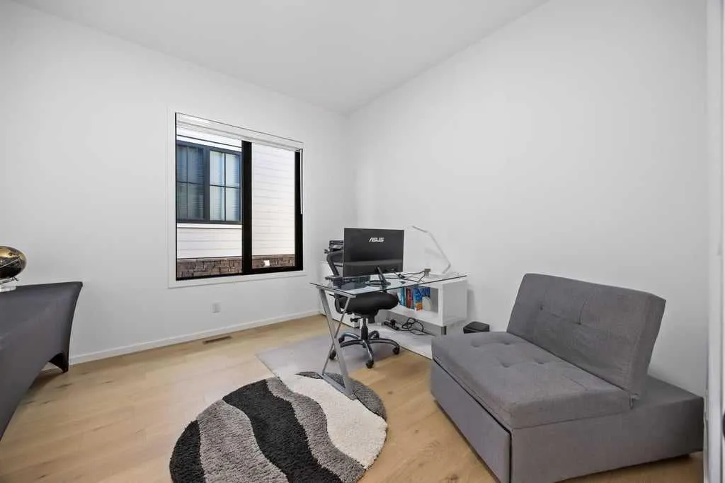 133 Glyde Park