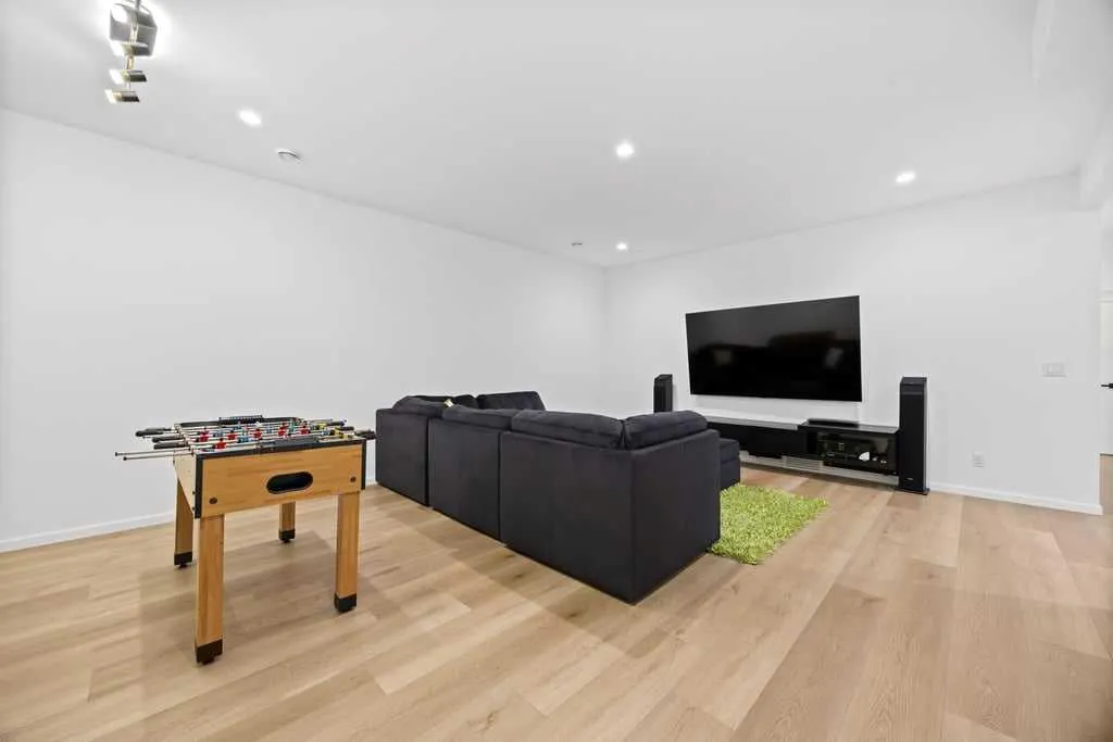 133 Glyde Park