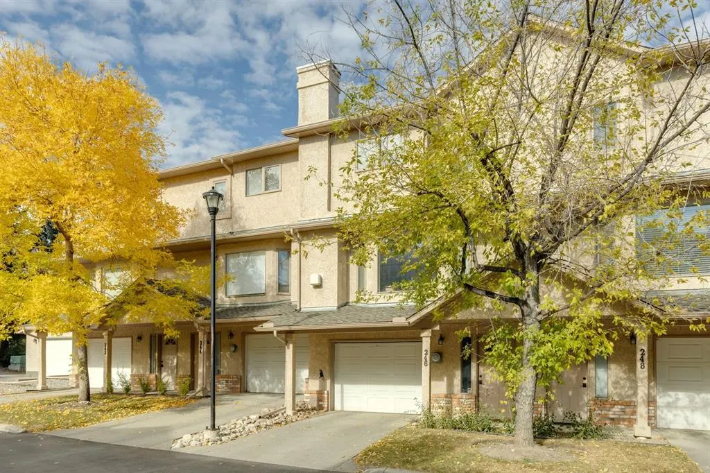 246 Christie Park Mews SW