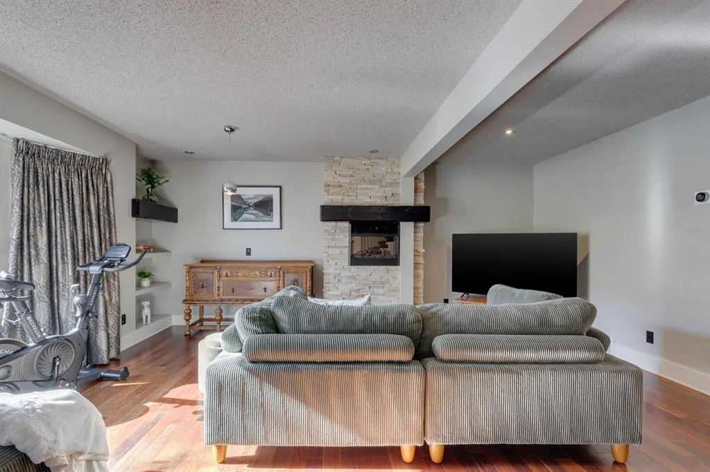246 Christie Park Mews SW