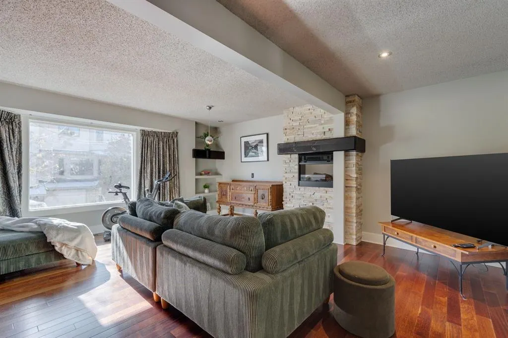 246 Christie Park Mews SW