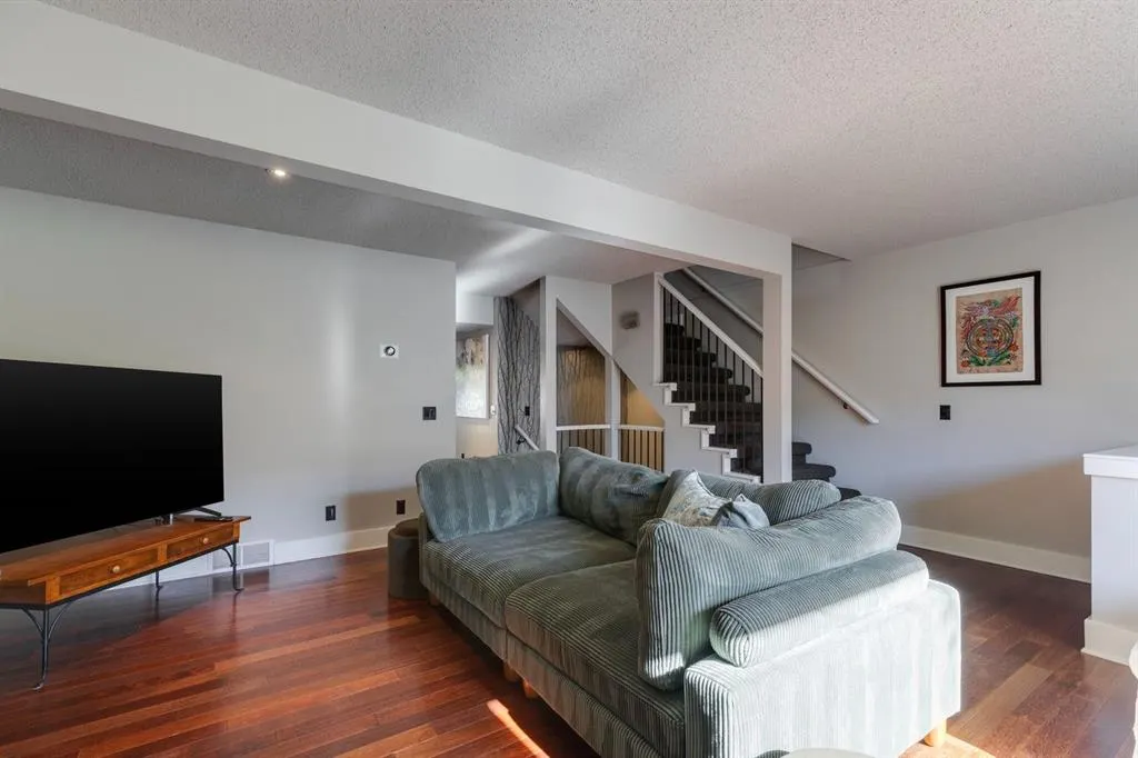 246 Christie Park Mews SW