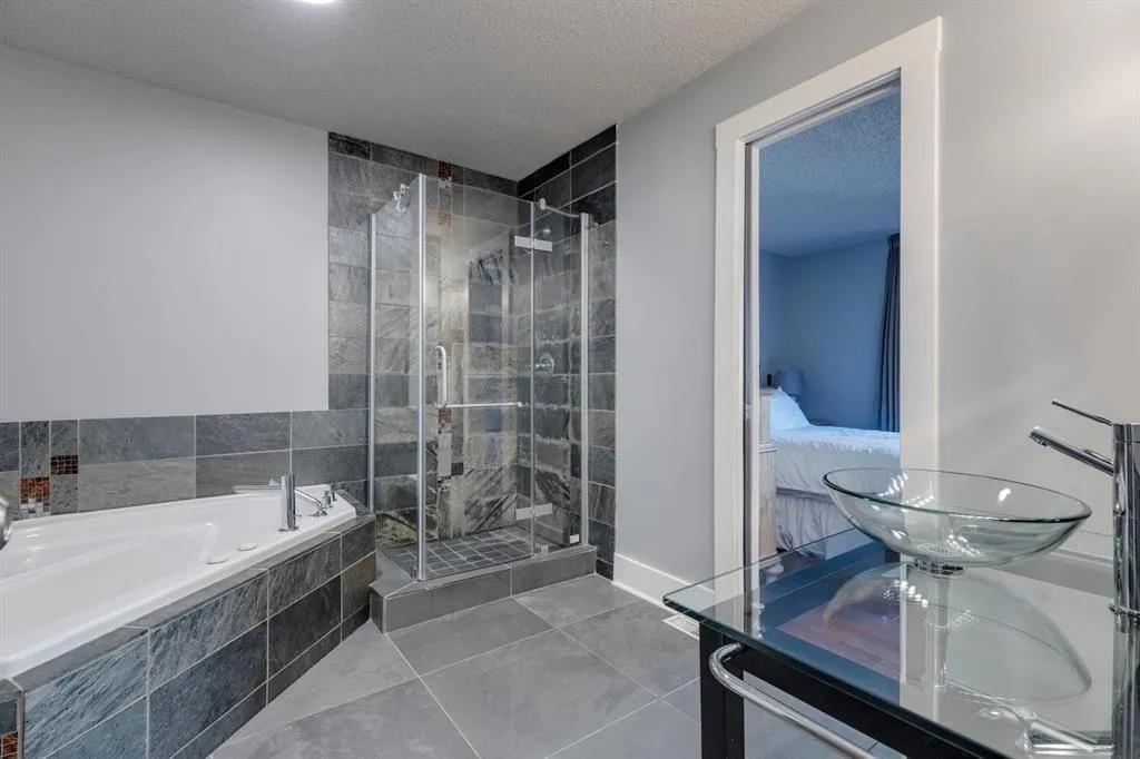 246 Christie Park Mews SW