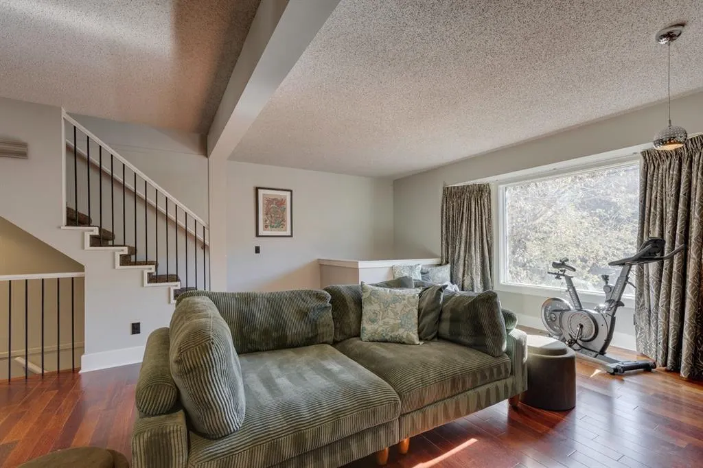 246 Christie Park Mews SW