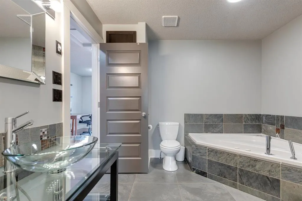 246 Christie Park Mews SW