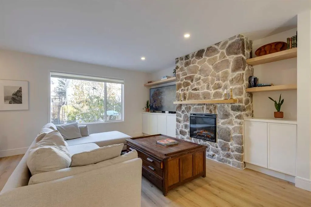 254 Scenic View Close NW