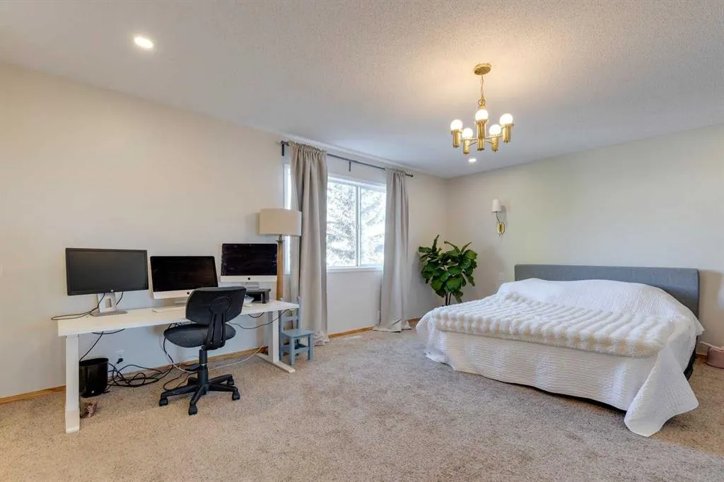 254 Scenic View Close NW
