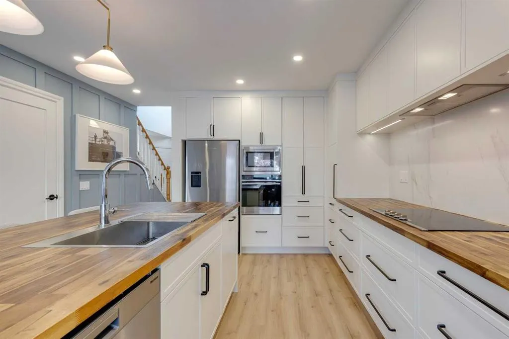 254 Scenic View Close NW