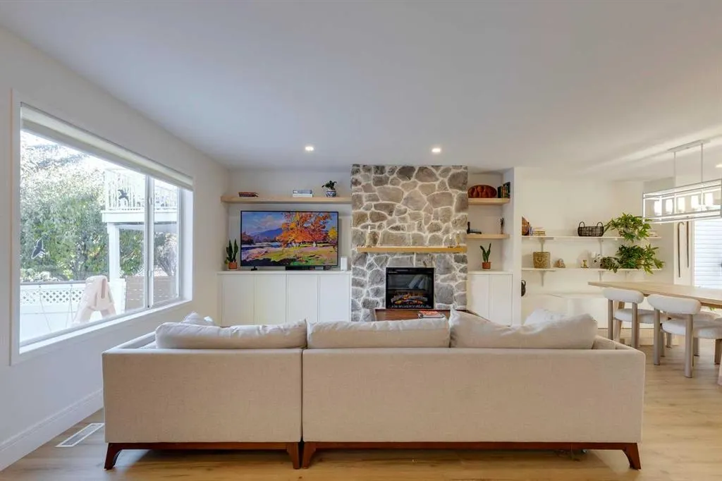 254 Scenic View Close NW