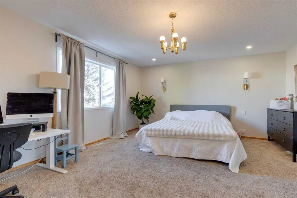 254 Scenic View Close NW