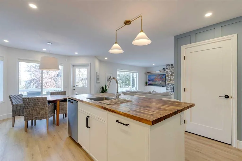 254 Scenic View Close NW
