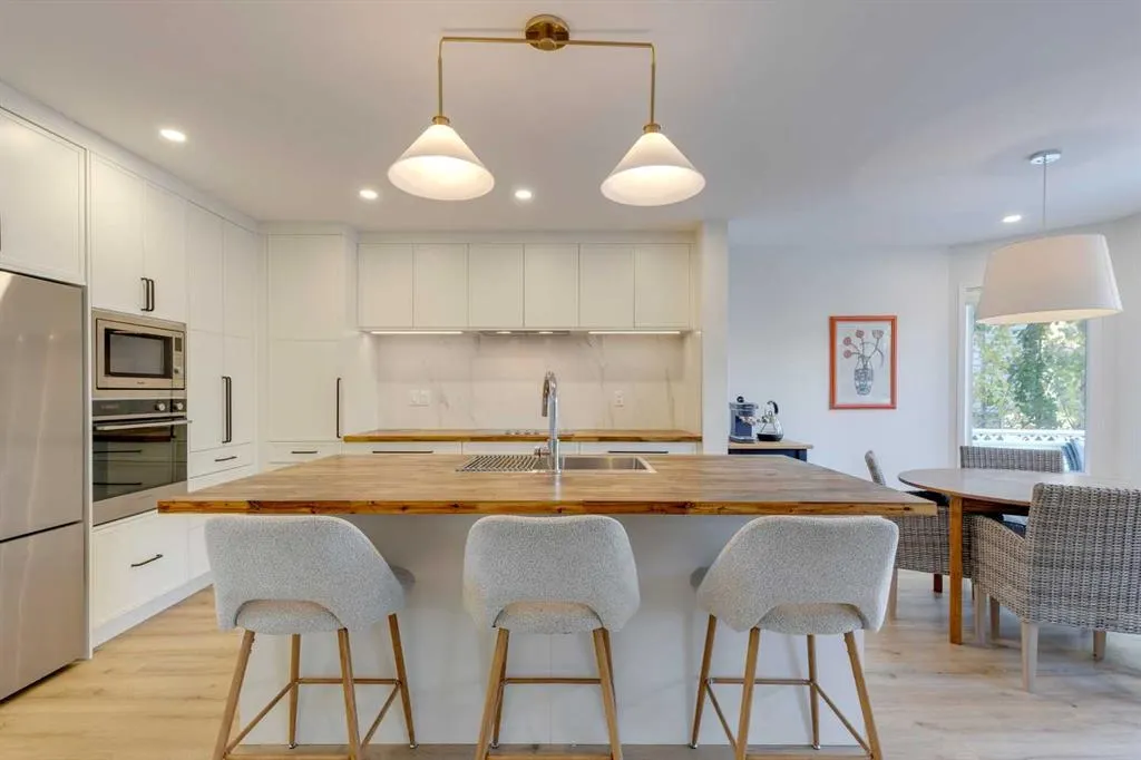 254 Scenic View Close NW